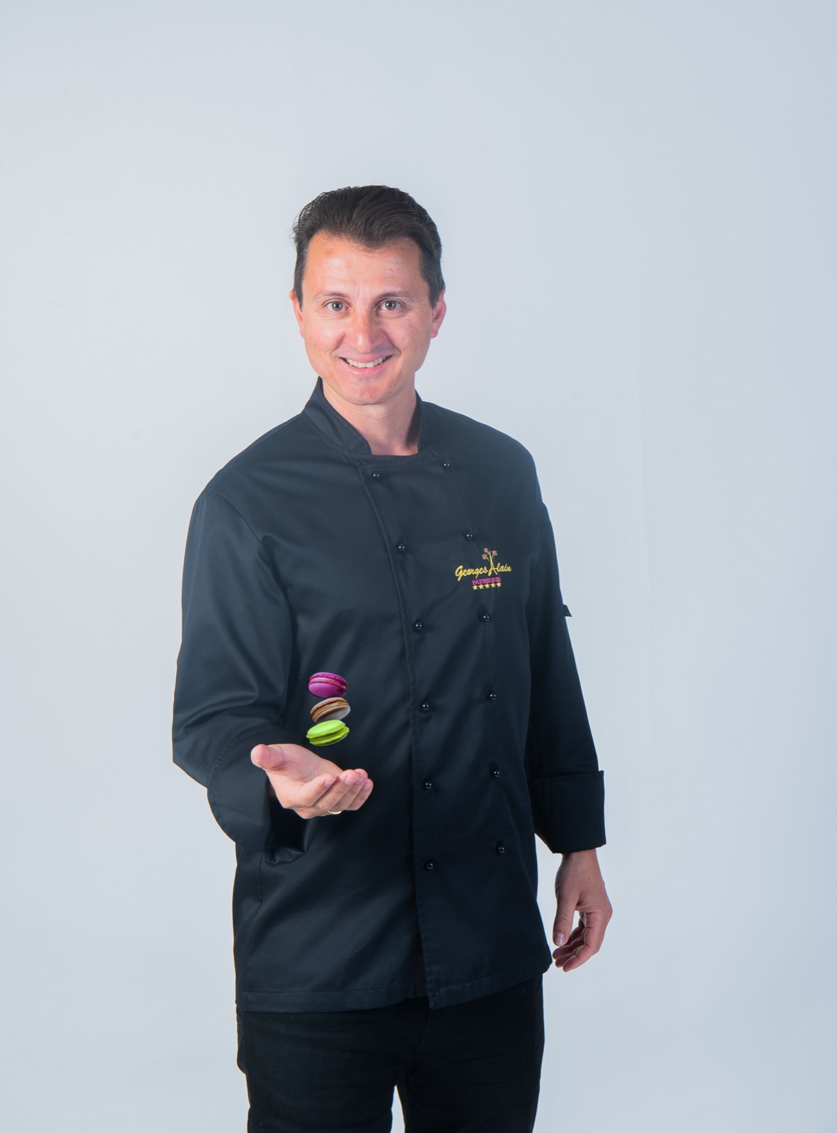 Chef Georges Alain mit seinen Macarons