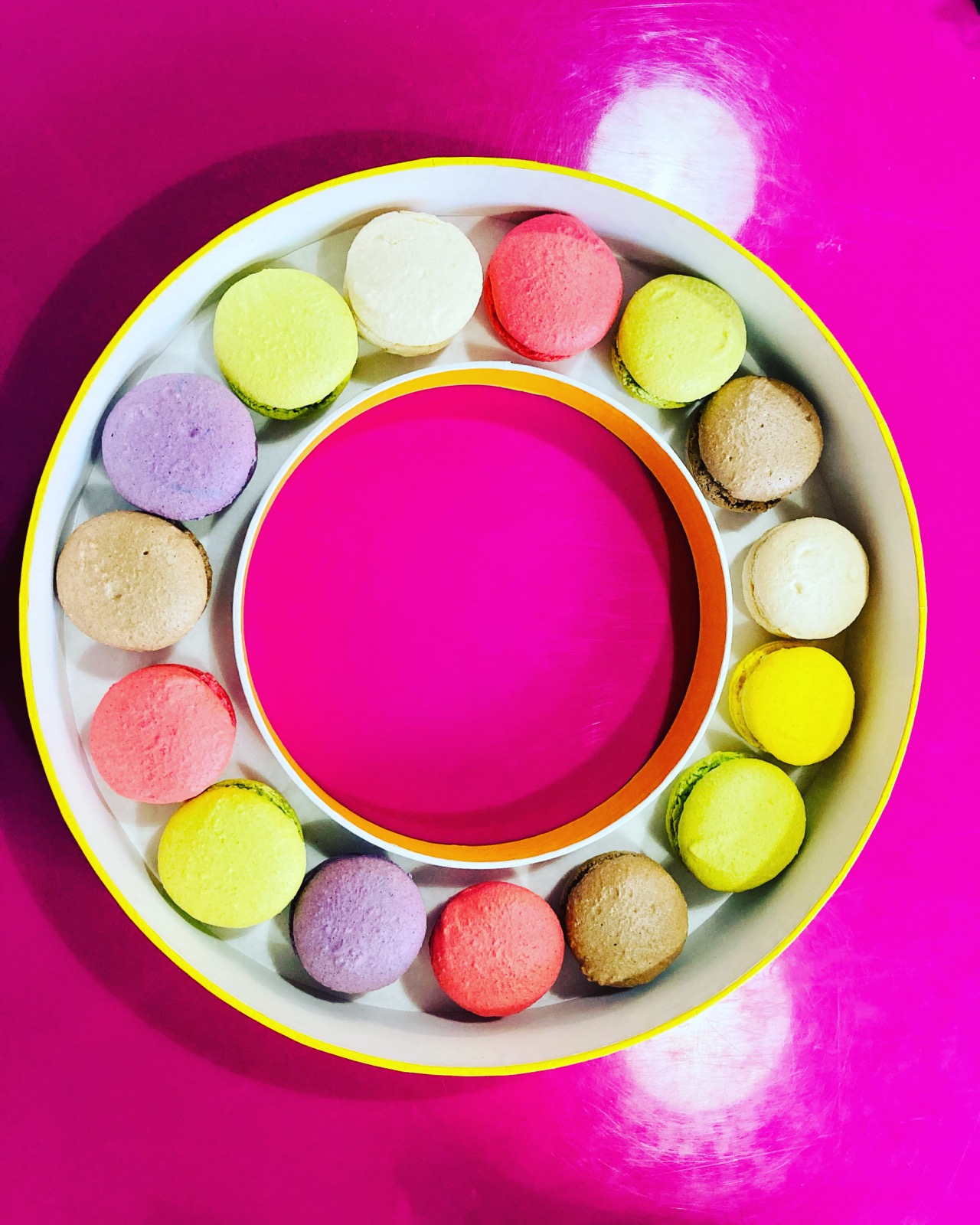 Macarons im Kreis angerichtet